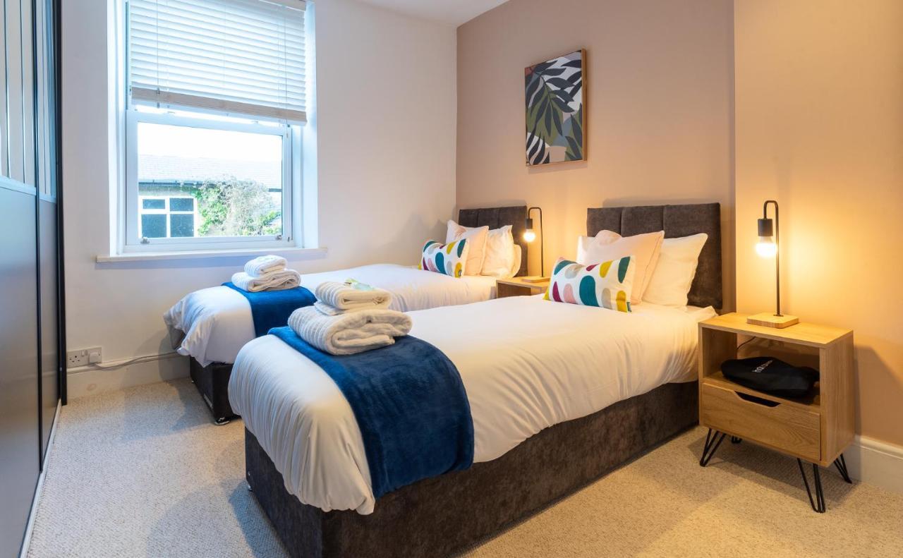 Beautiful 3 Bedroom Townhouse ハロゲート エクステリア 写真